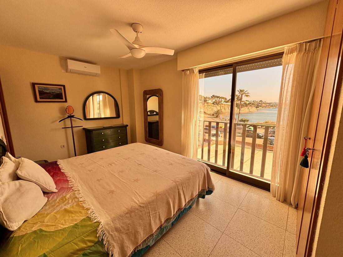 Dormitorio doble con salida a la terraza