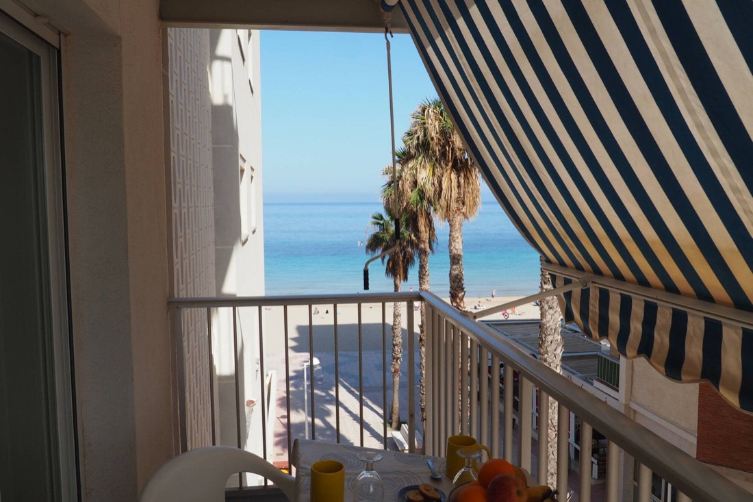 Rincón de la terraza mirando al mar