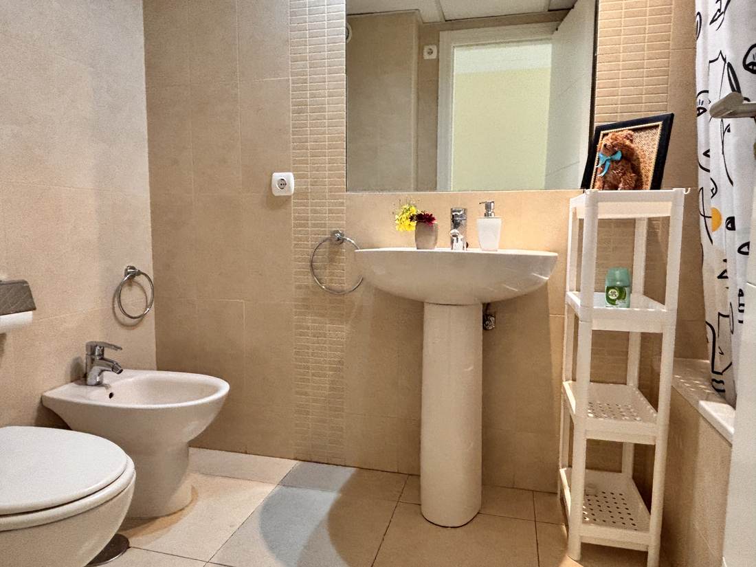 Baño completo con bañera