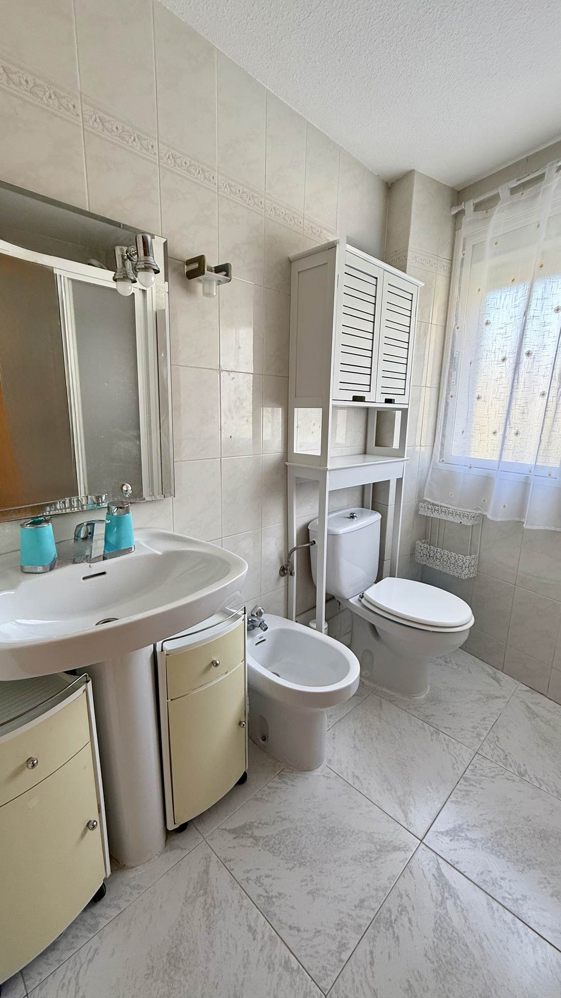 Baño completo con bañera