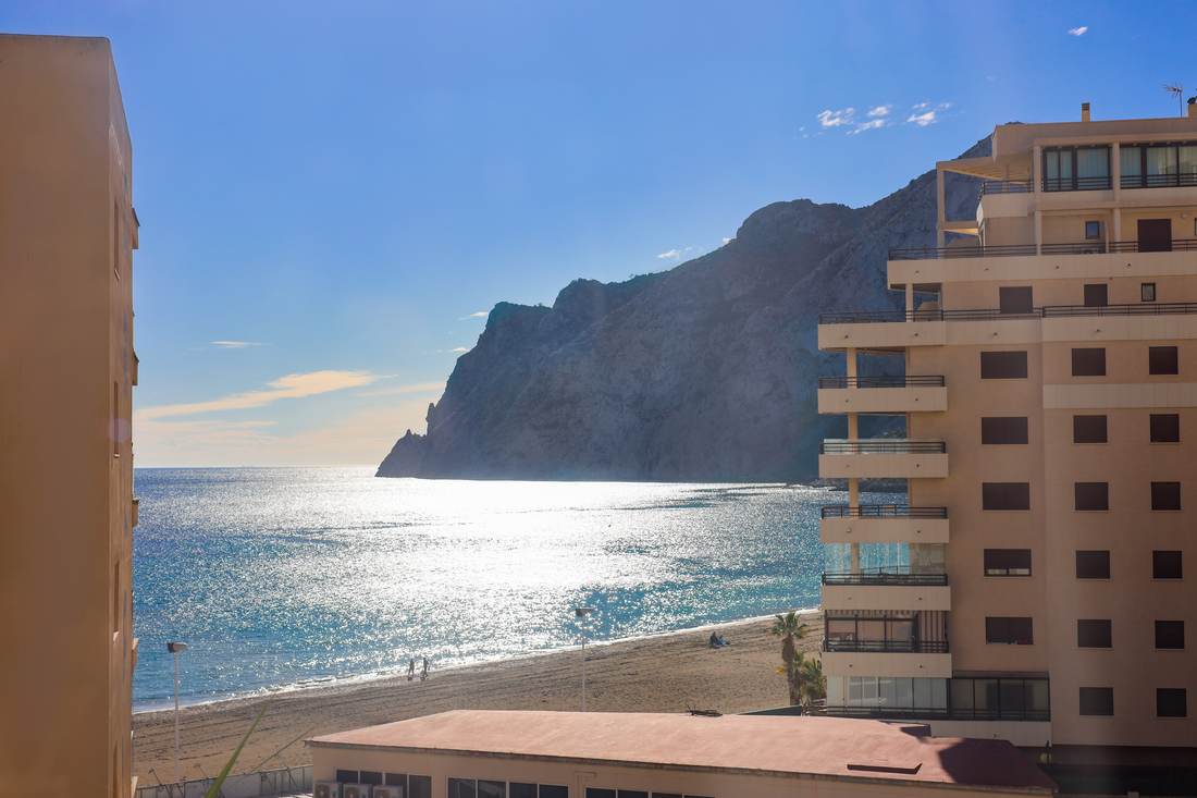 El mar y el acantilado vistos desde el edificio
