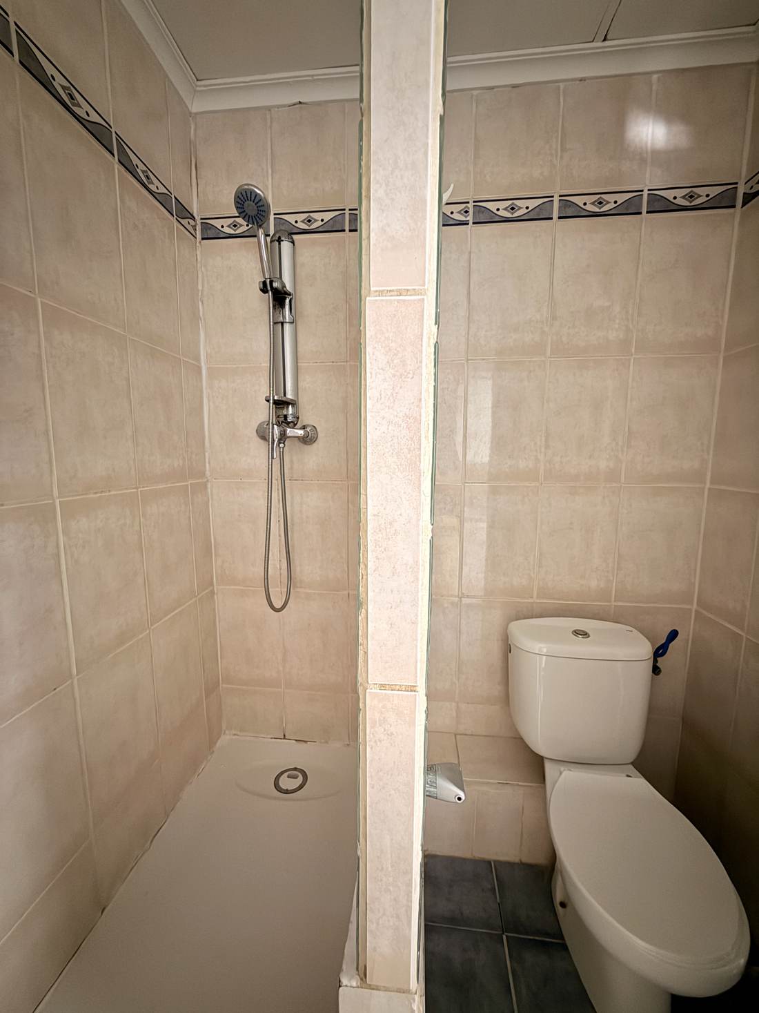 Baño — el piso de Polop