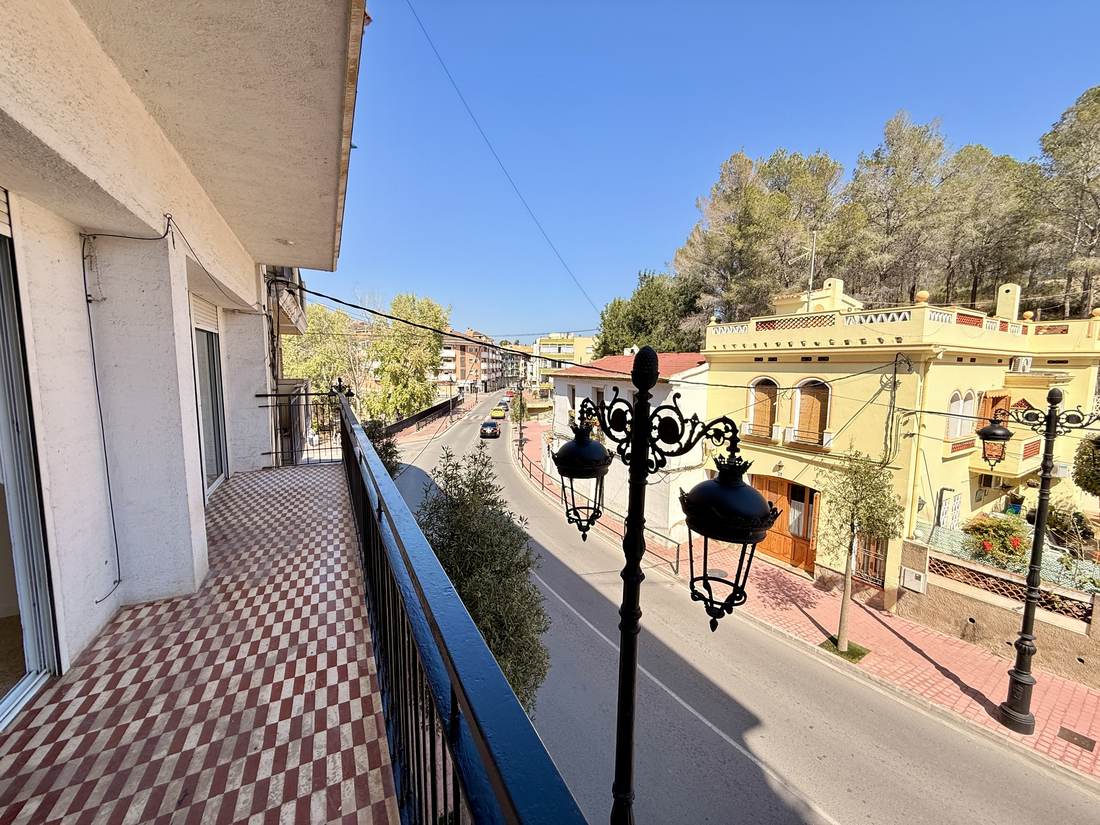 La avenida de Polop desde el balcón — el piso de Polop